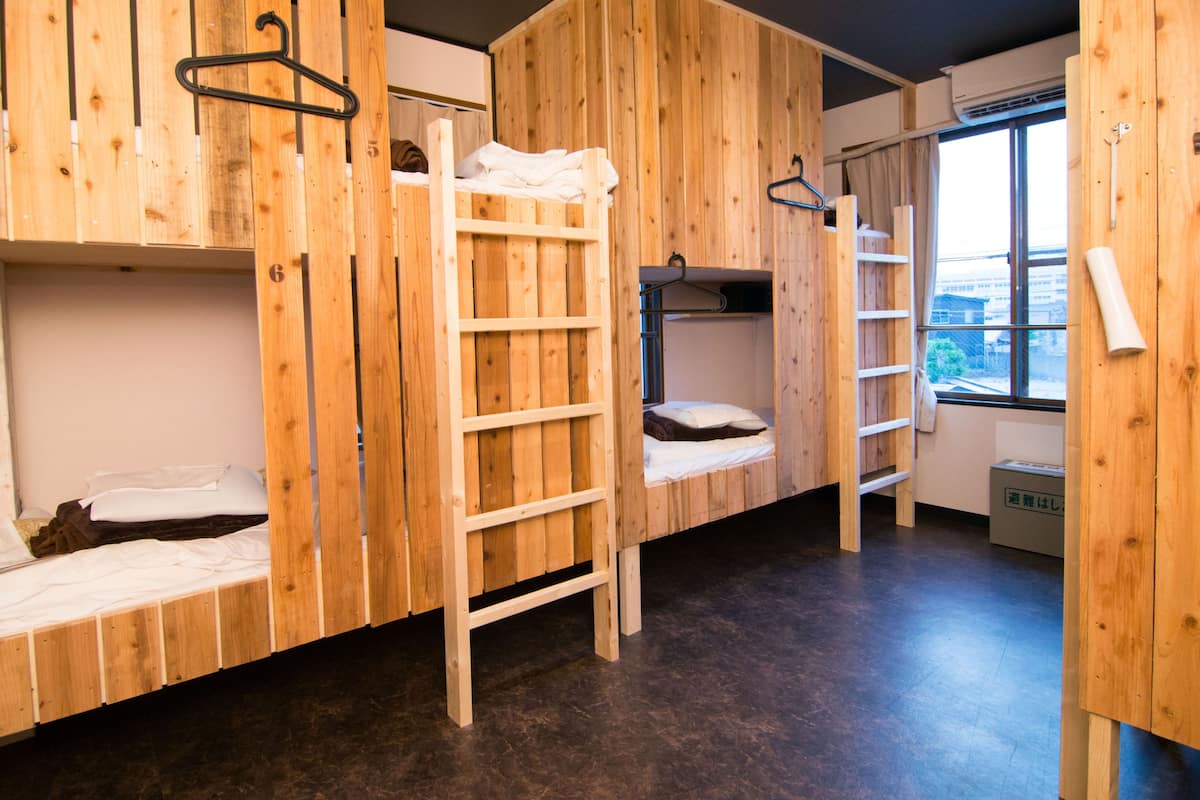 Dormitorio compartido, solo para mujeres (Bunk Bed) | Caja de seguridad en la habitación y wifi gratis