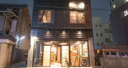 TONAGI Hostel and Cafe
