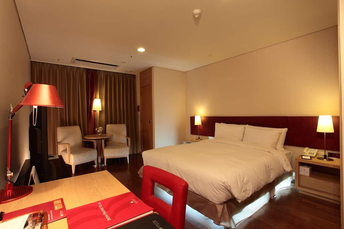 Superior Double Room (Bigger than most in Seoul) | In-room safe, desk, free WiFi