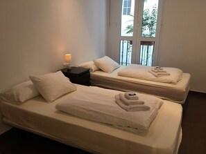 Premium Apartment, 2 Bedrooms | In-room safe, desk, blackout drapes, soundproofing - Casa Cosy Apartments (Valencia)