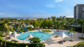 7 outdoor pools, free cabanas, sun loungers