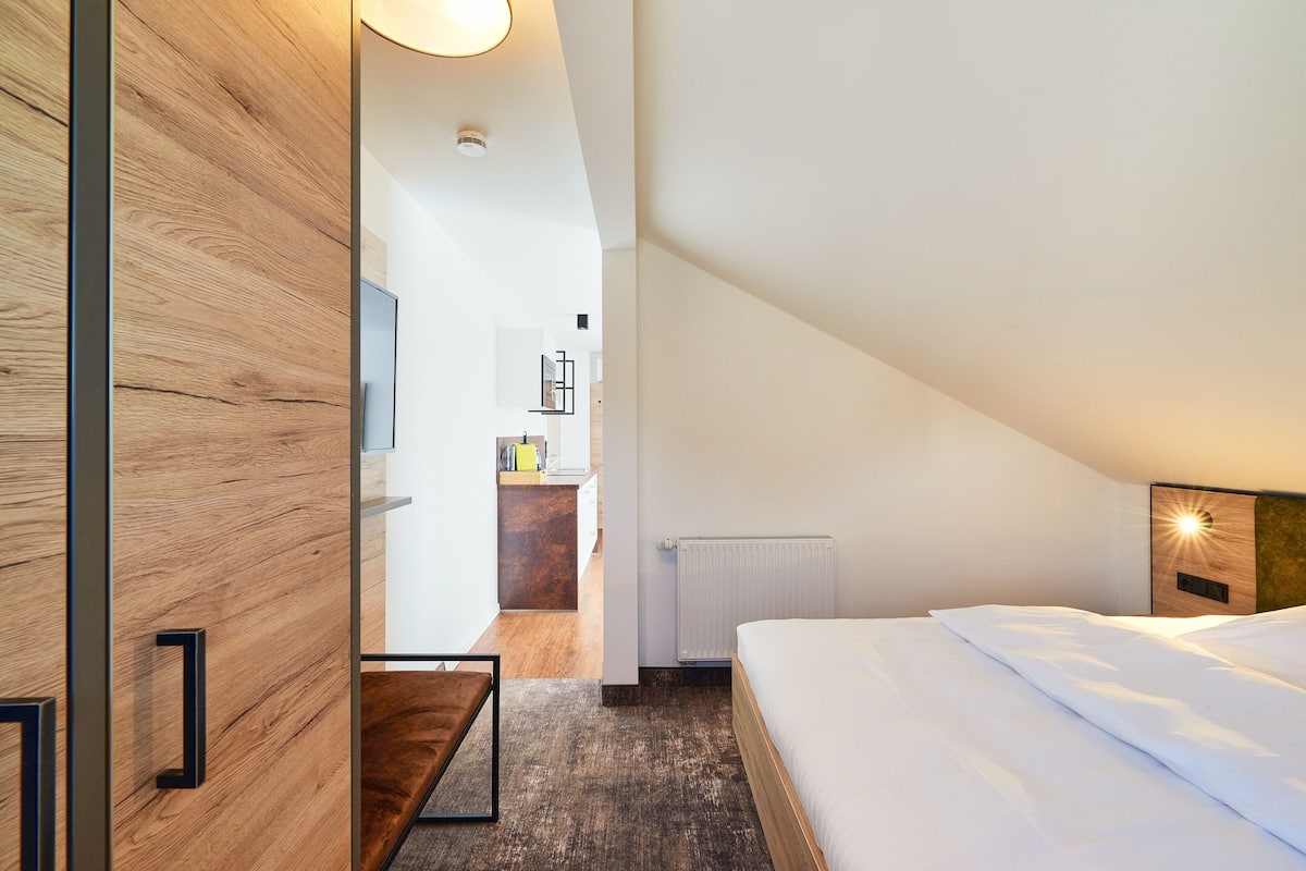 basic apartment | individually decorated, individually furnished, desk, laptop workspace