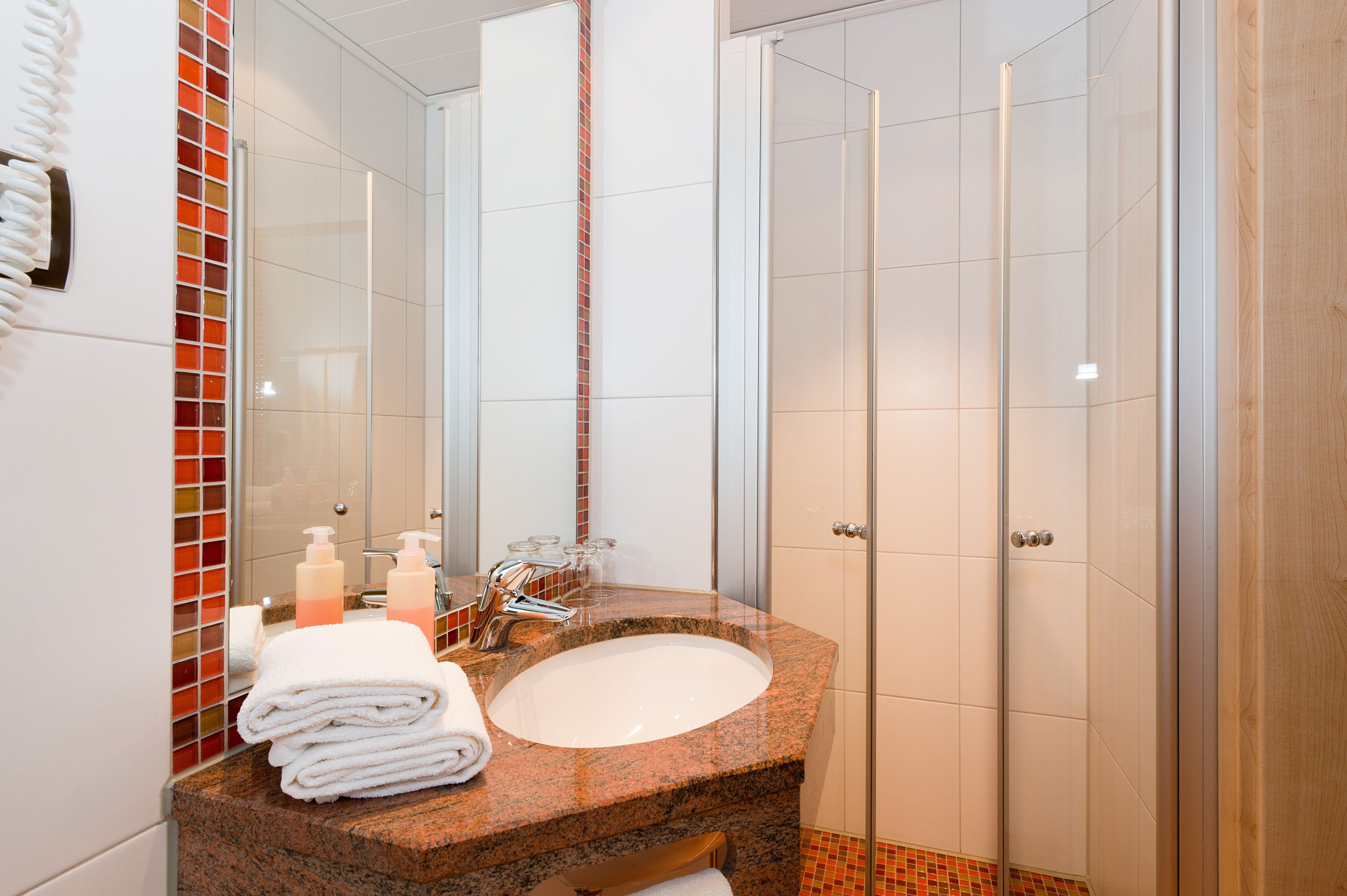 shower, free toiletries, hair dryer, towels