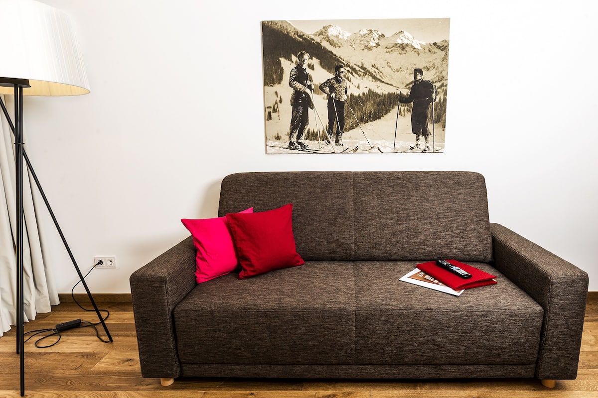 Flat-screen TV, heated floors