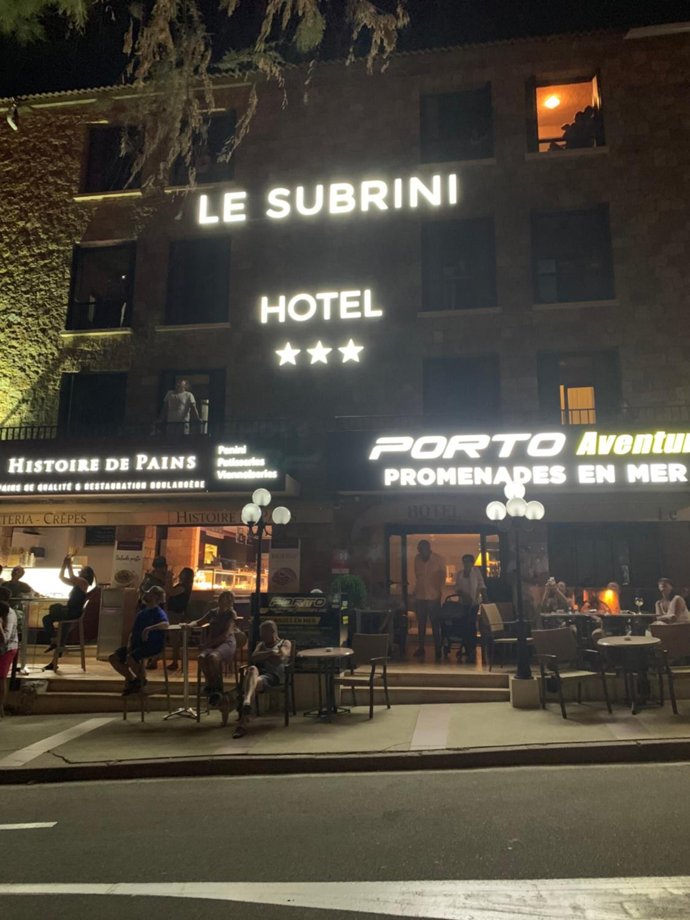 A hotel named "LE SUBRINI HOTEL" with a sign indicating three stars.