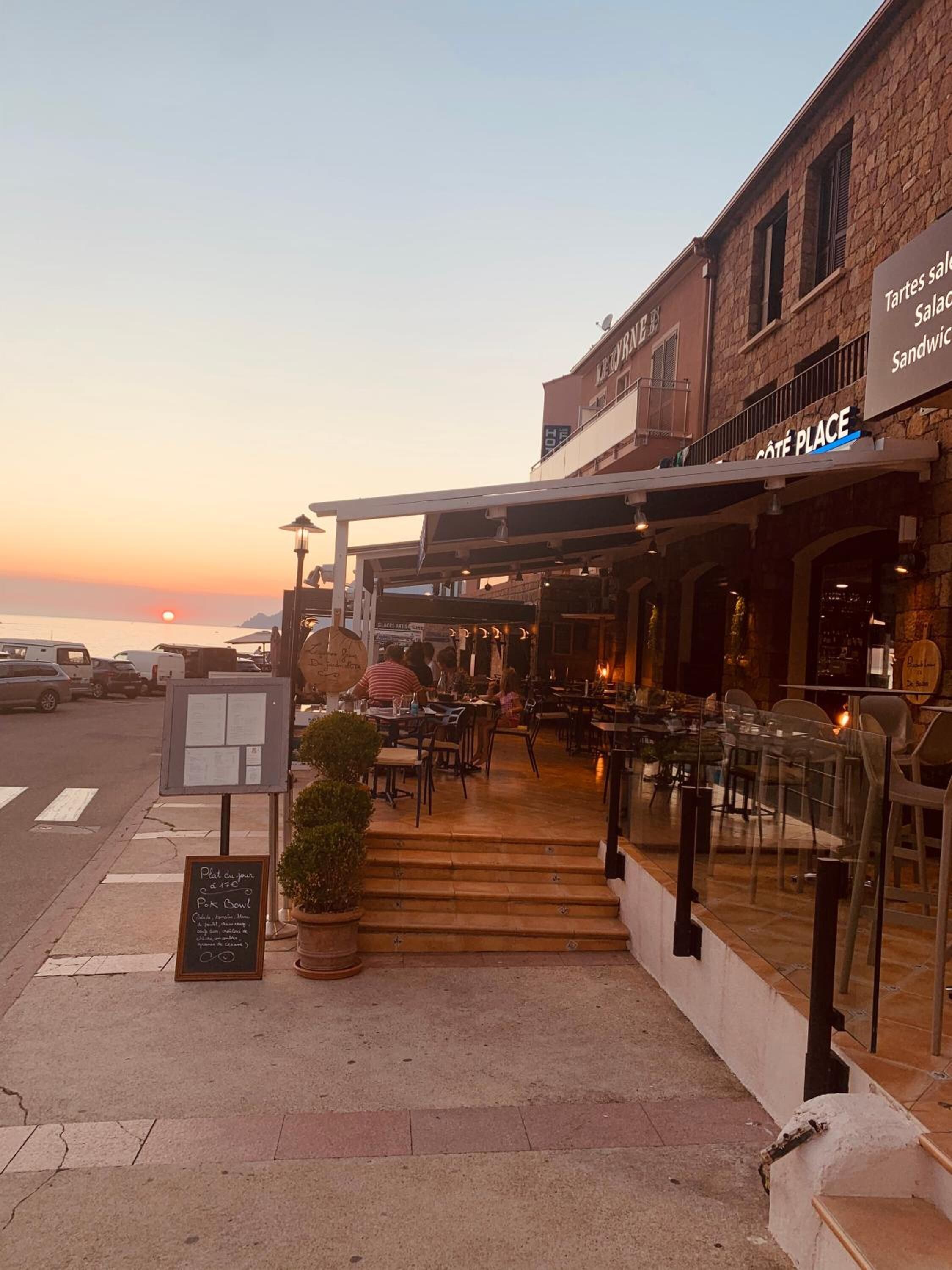 breakfast, lunch, dinner served; sea views