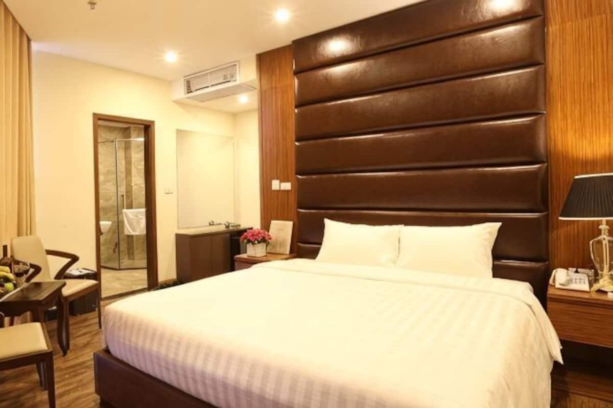 Minibar, in-room safe, desk, soundproofing