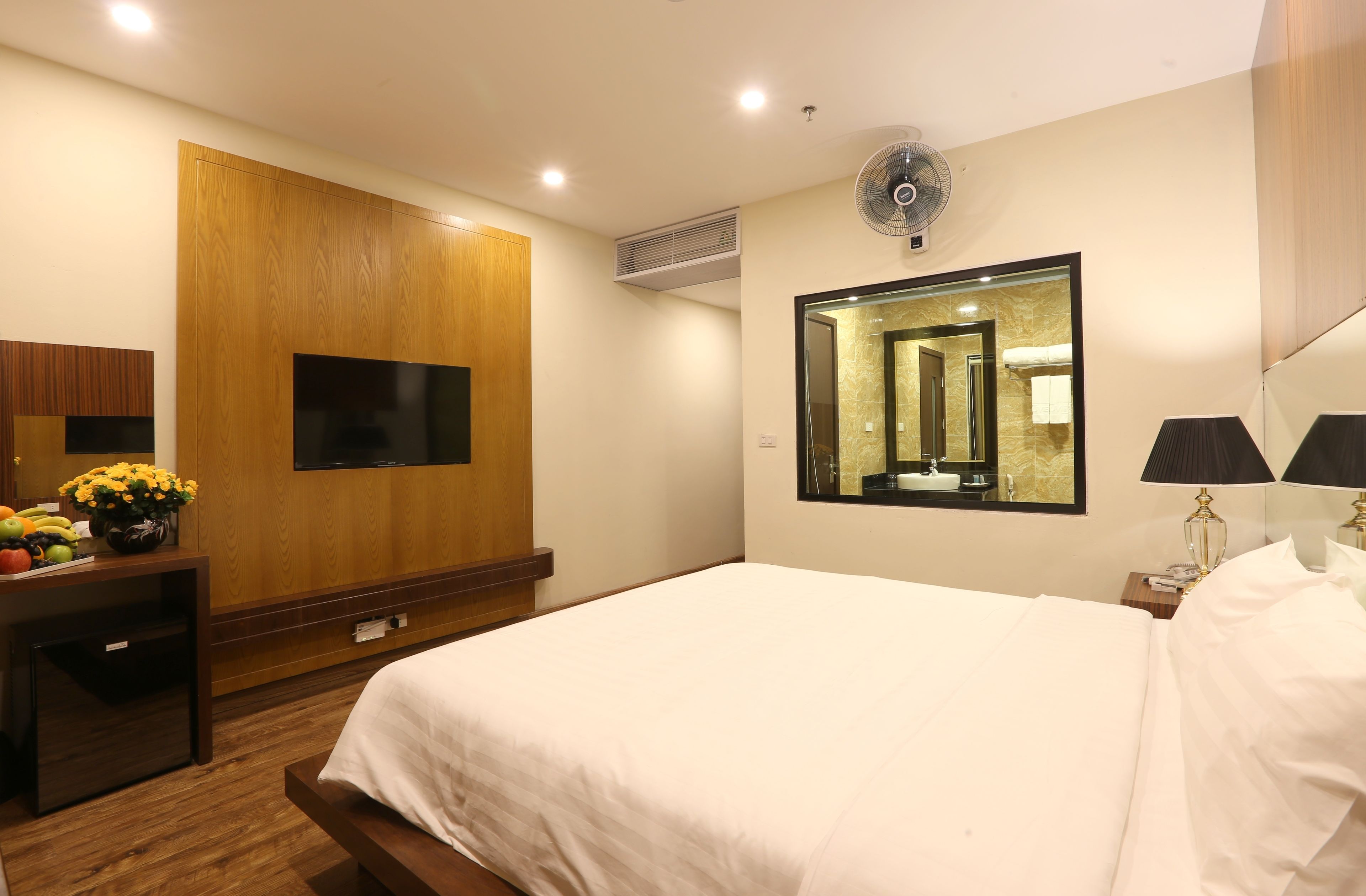 au viet suite | minibar, in-room safe, desk, soundproofing