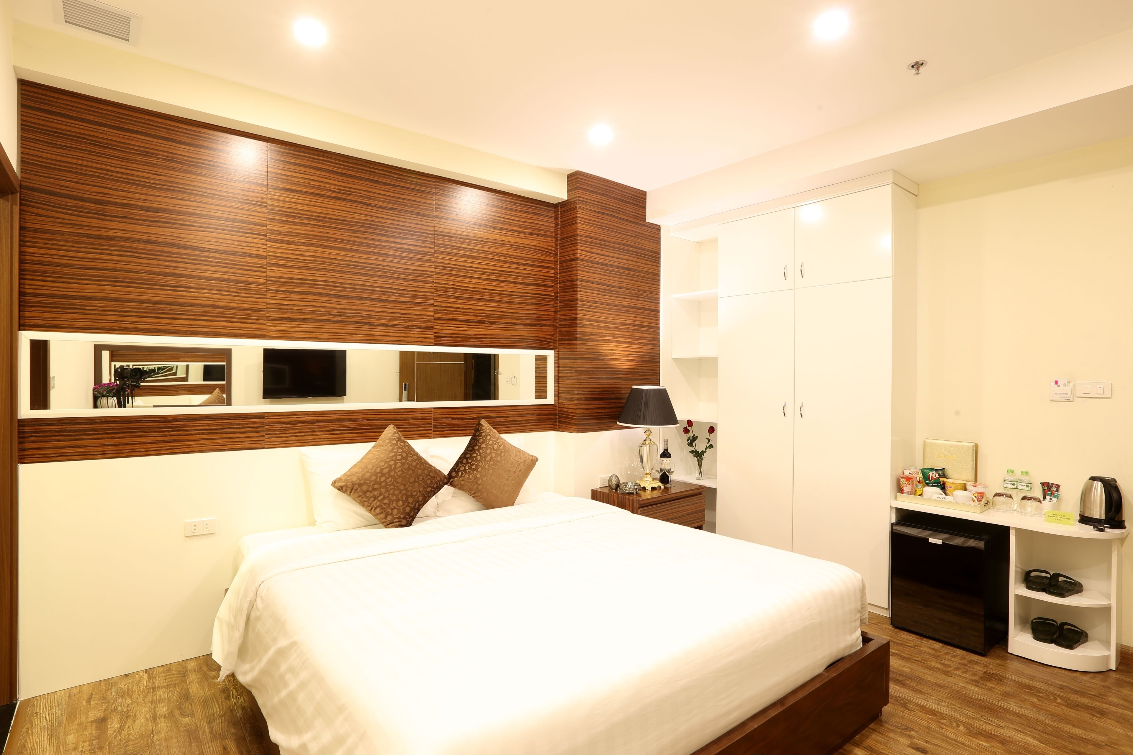 minibar, in-room safe, desk, soundproofing