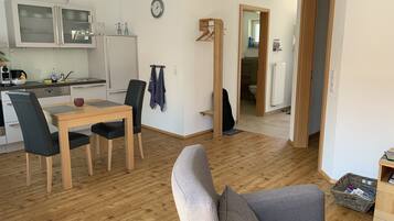Comfort-Apartment, 2 Einzelbetten, Küche, Eckzimmer (Business 2) | Wohnbereich