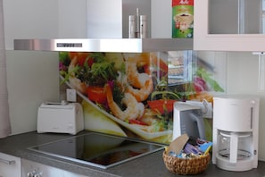 Comfort-Apartment, 2 Einzelbetten, Küche, Eckzimmer (Business 2) | Eigene Küche | Großer Kühlschrank, Ofen, Herdplatte, Geschirrspüler