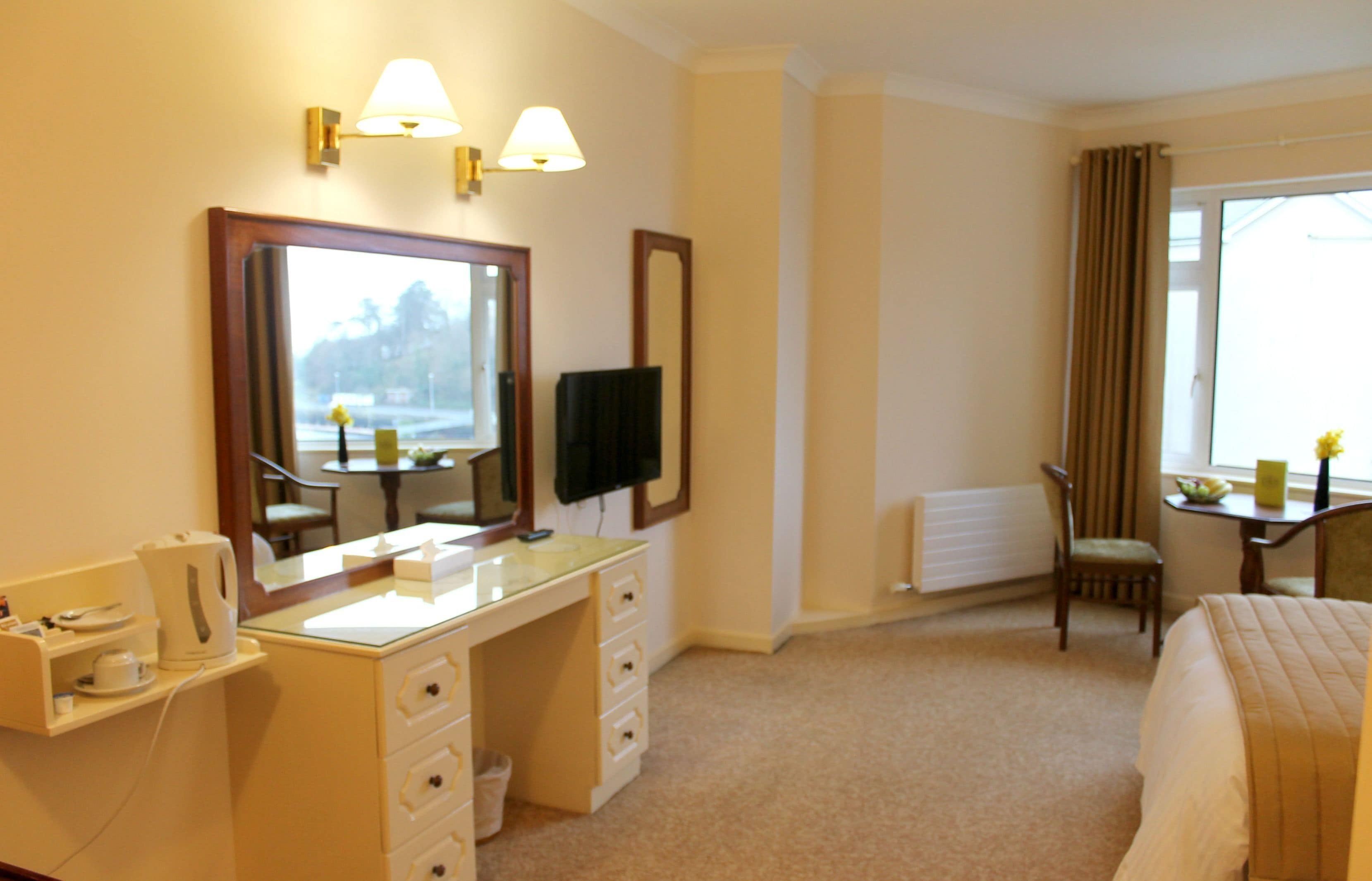 deluxe double room, river view | free wifi, bed sheets