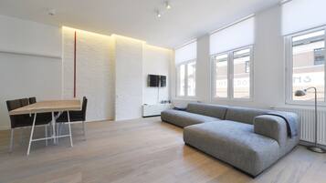 Apartment, 2 Bedrooms, City View | Living area
