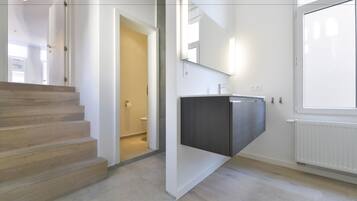 Apartment, 2 Bedrooms, City View | Bathroom sink