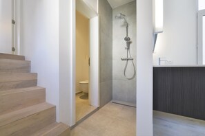 Apartment, 2 Schlafzimmer, Stadtblick | Dusche im Bad