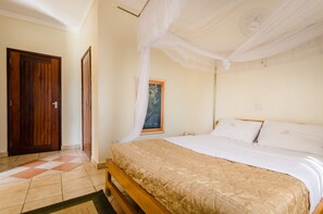 Doppelzimmer, Gartenblick | Schreibtisch, schallisolierte Zimmer, Bügeleisen/Bügelbrett