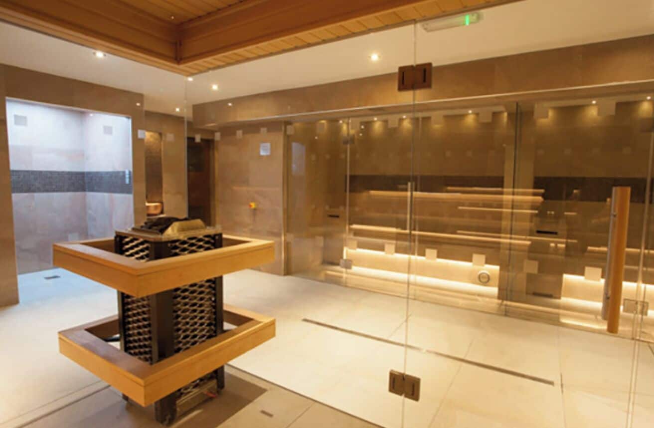 Couples treatment room(s), sauna, hot tub, steam room, body treatments