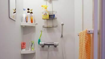 Shower kamar mandi