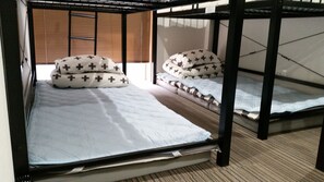 ベーシック 共同ドミトリー 男性限定 | WiFi (無料)