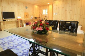 Meditation 1 | Wohnbereich | Flachbildfernseher