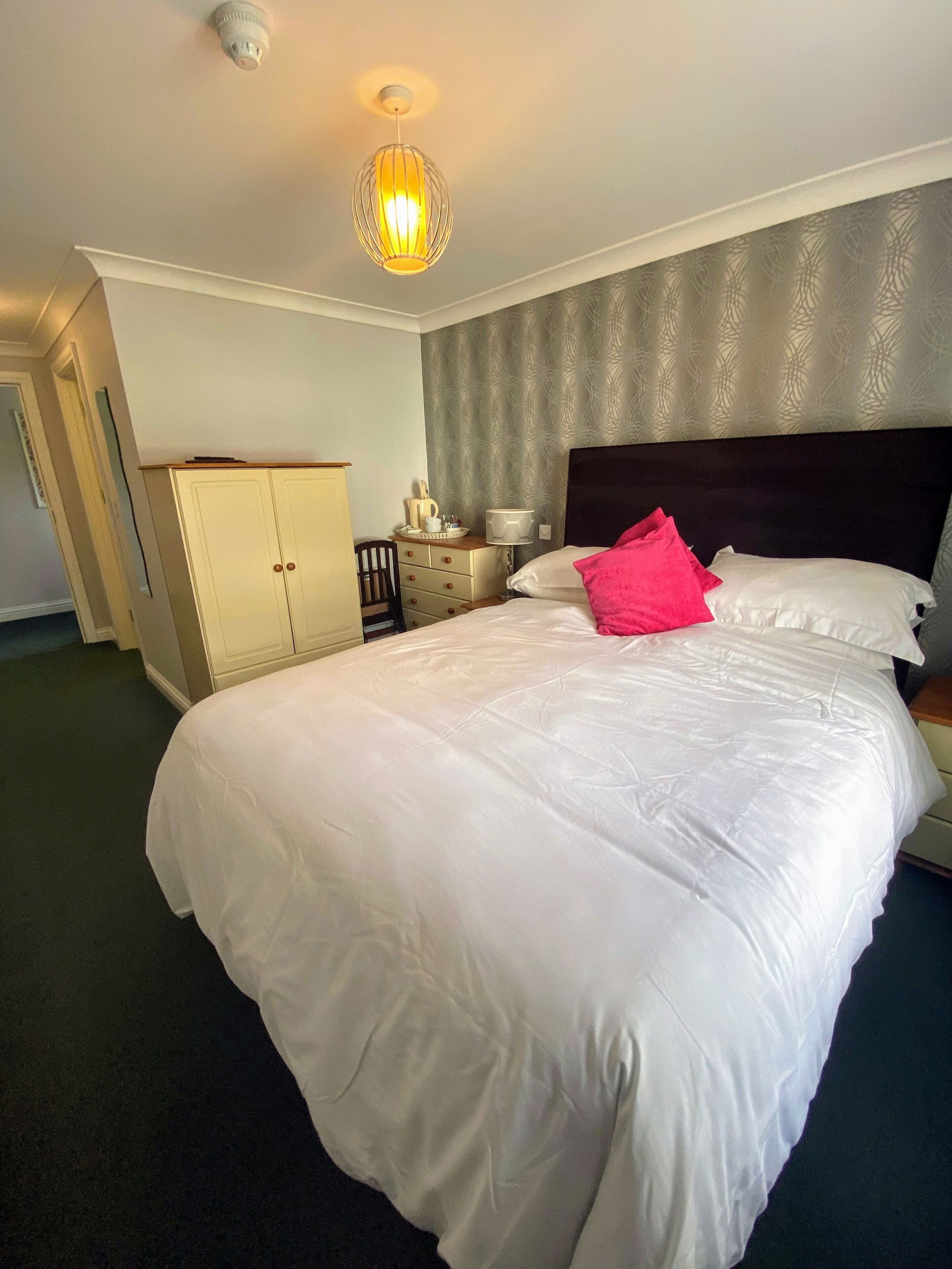 room 5 double room | premium bedding, individually decorated, individually furnished, desk