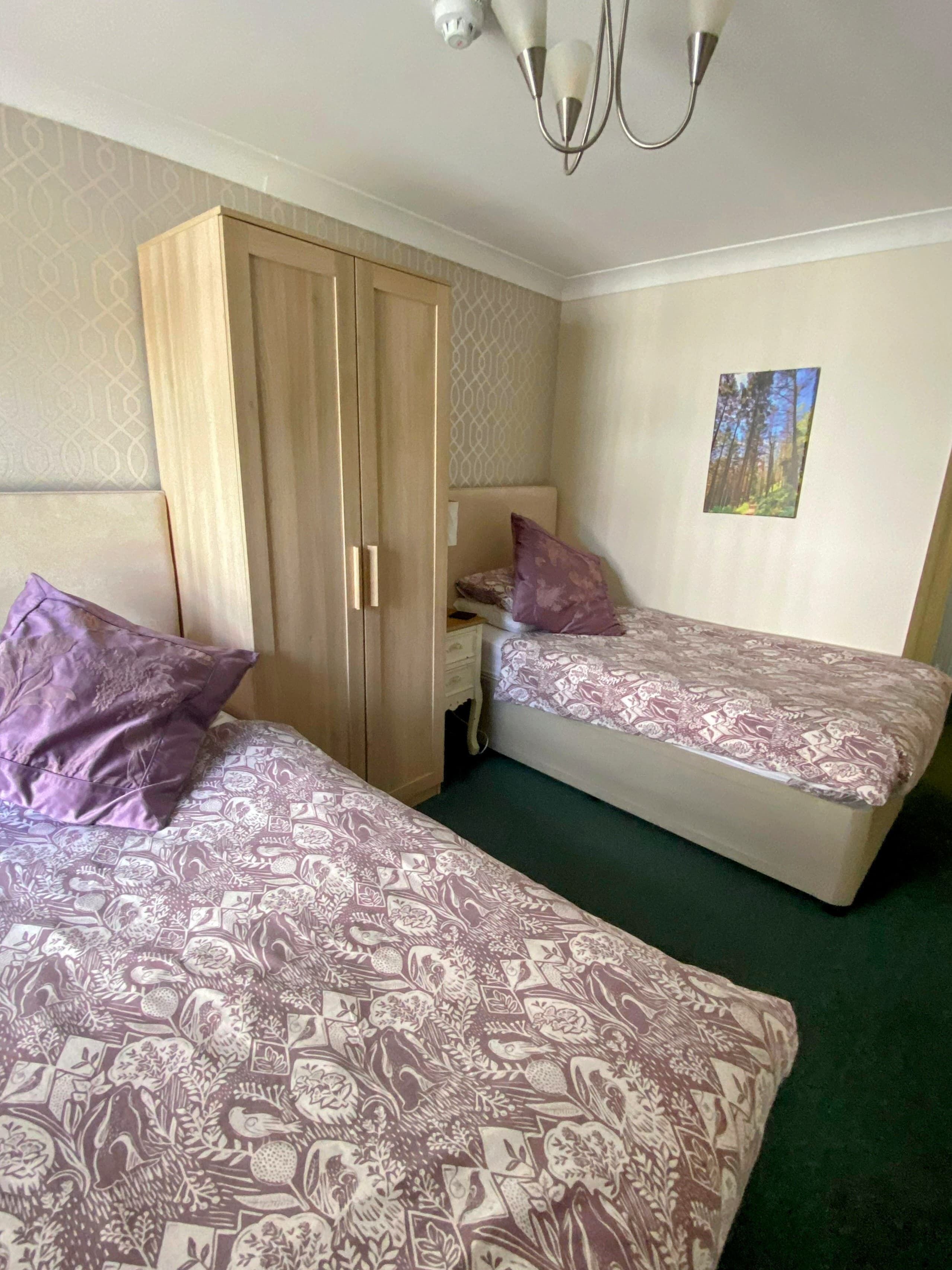 Room 6 Twin Room | 1 bedroom, premium bedding, desk, laptop workspace