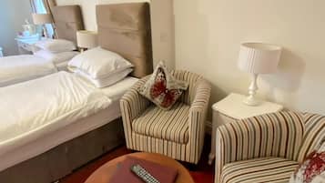 Chambre avec lits jumeaux, accessible aux personnes à mobilité réduite (Room 8 Dog friendly x 1 dog) | 1 chambre, literie de qualité supérieure, décoration personnalisée