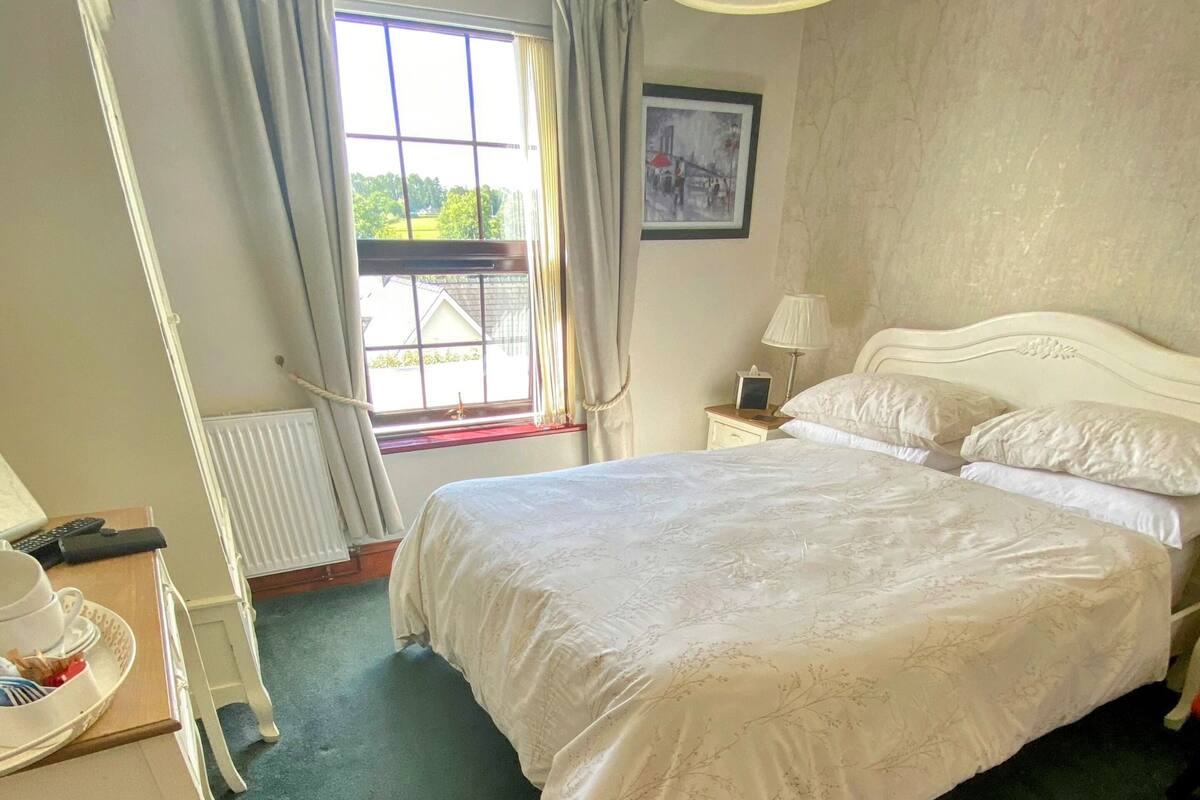 Room 3 Superior Double | 1 bedroom, premium bedding, desk, laptop workspace