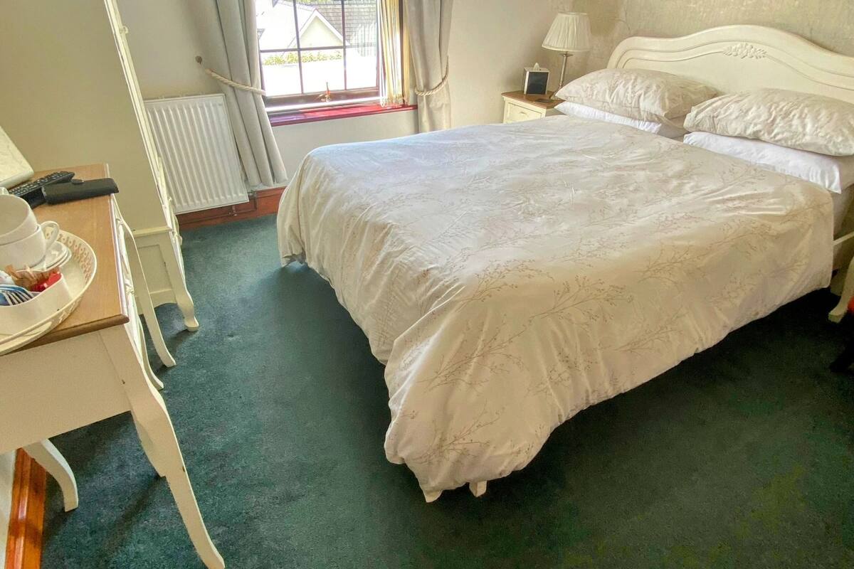 Room 3 Superior Double | Premium bedding, individually decorated, individually furnished, desk