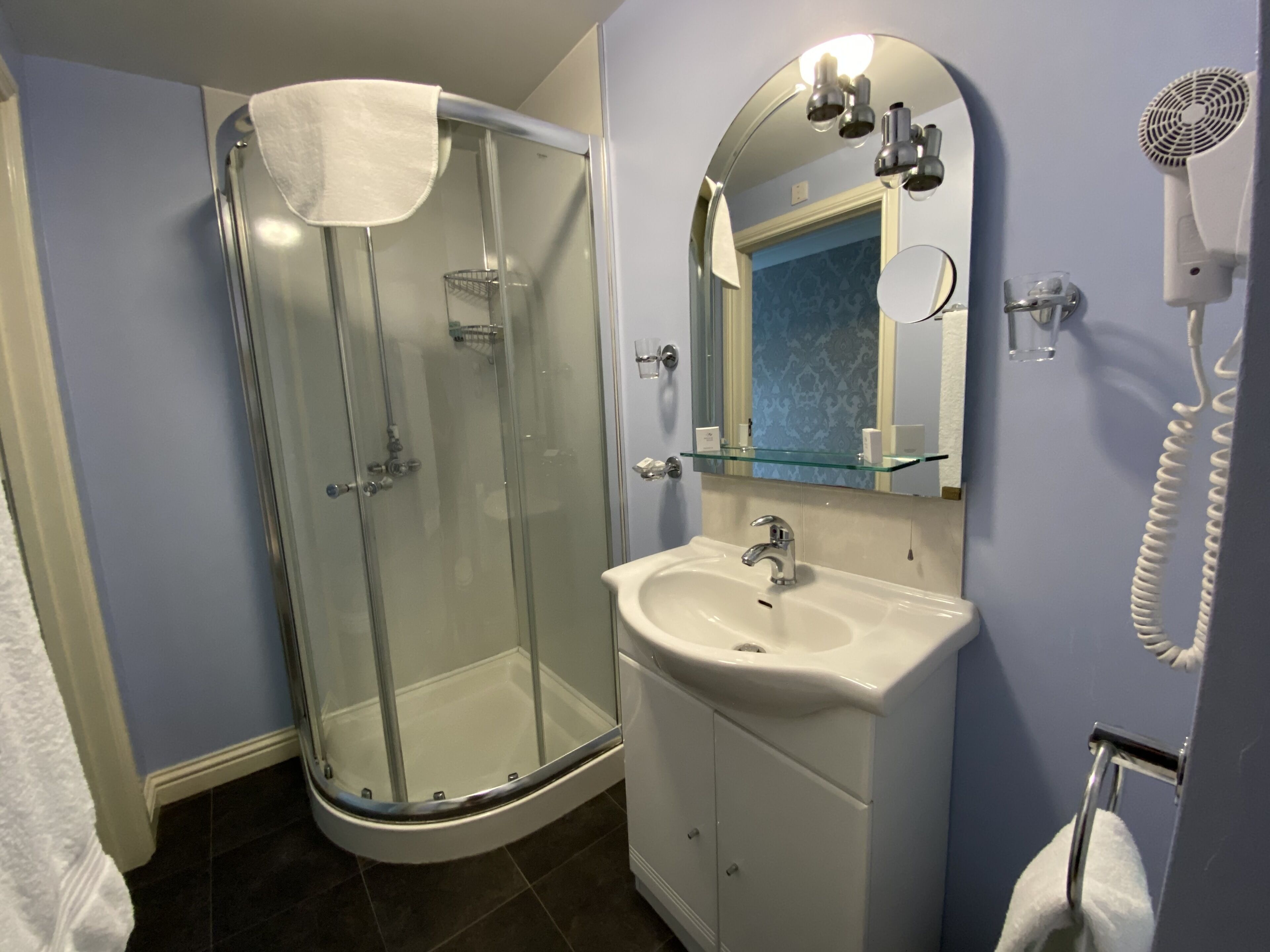 room 7 double room, 1 double bed | bathroom | shower, rainfall showerhead, free toiletries, hair dryer
