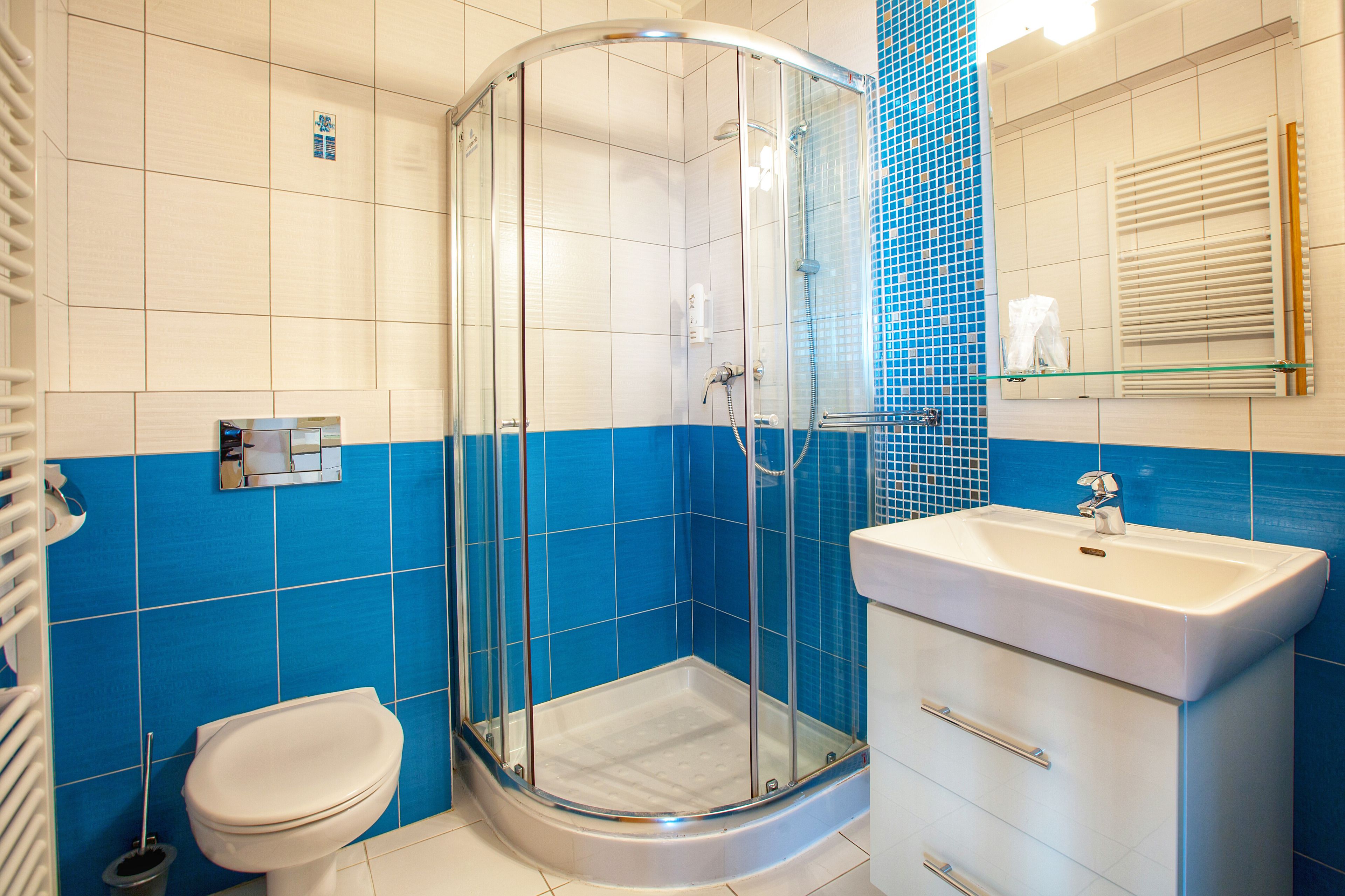 Apartment, 1 Bedroom | Bathroom | Free toiletries, towels