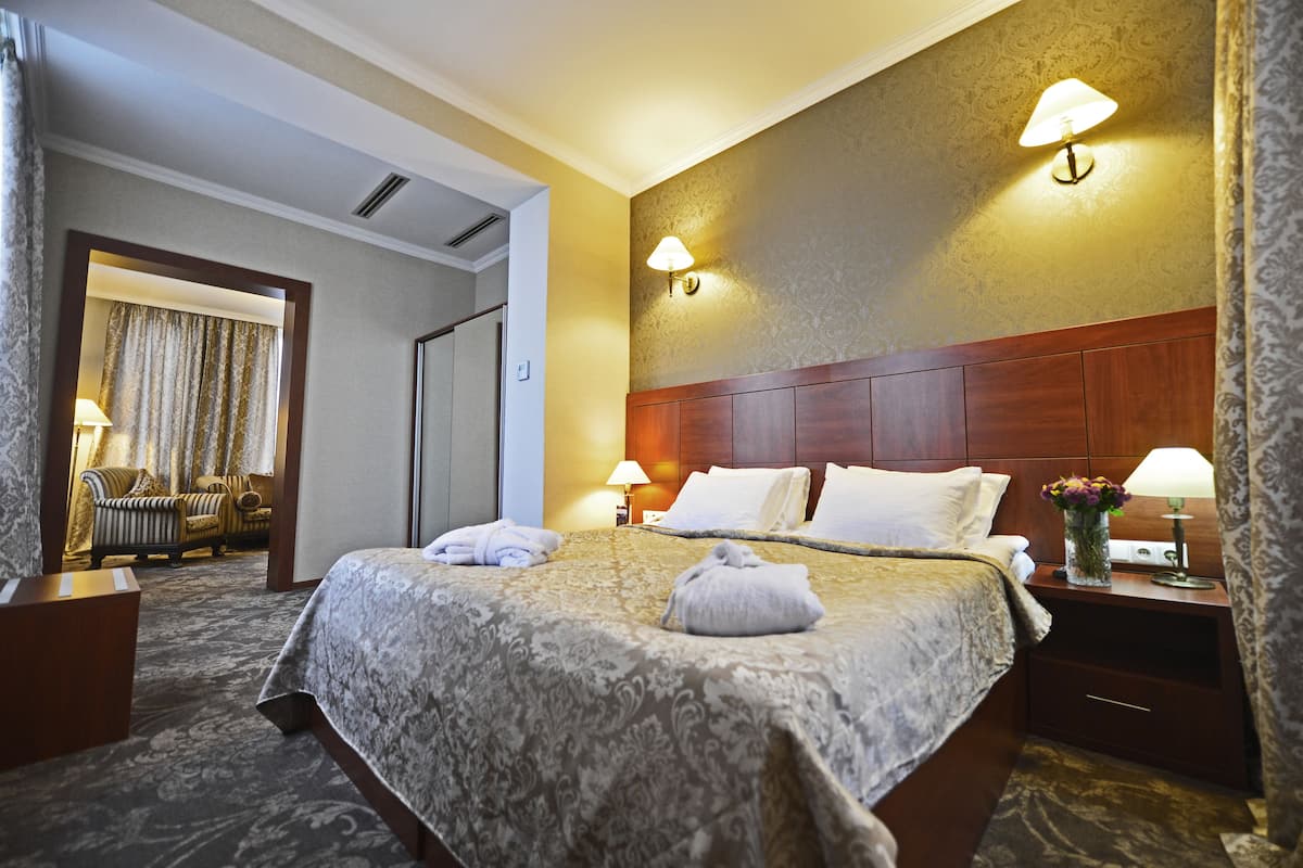 1 habitación y artículos del minibar gratis