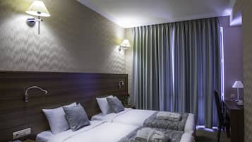 Standard Double or Twin Room | Free minibar items, in-room safe, desk, soundproofing