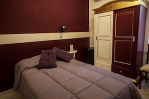 Single Room | In-room safe, desk, free cribs/infant beds, free WiFi