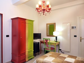 Double or Twin Room | In-room safe, desk, free cribs/infant beds, free WiFi - Hotel Due Spade (Fidenza)