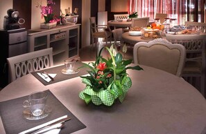 Free daily buffet breakfast  - Hotel Due Spade (Fidenza)