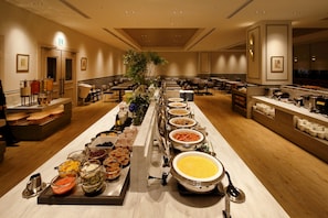 Café da manhã com buffet todos os dias (JPY 3000 por pessoa)