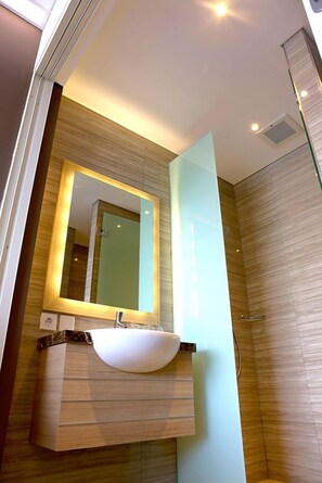 Bathroom sink - Grand Citihub Hotel @kajoetangan (Malang)