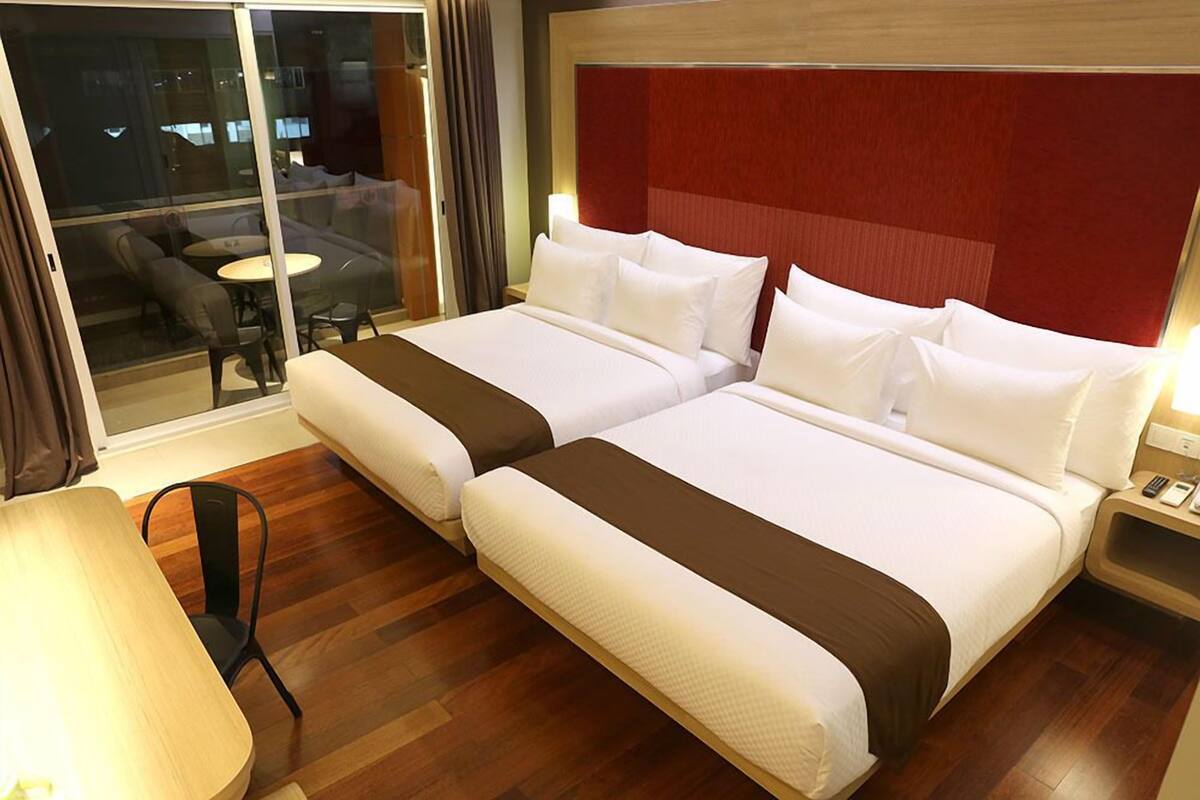 Select Comfort beds, bed sheets
