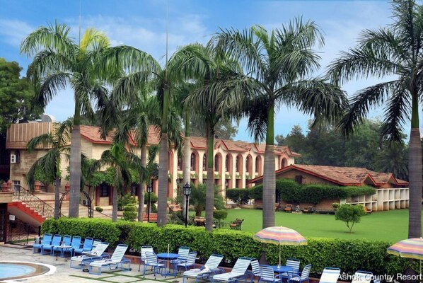 Property grounds - Ashok Country Resort (New Delhi)