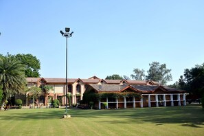 Exterior - Ashok Country Resort (New Delhi)