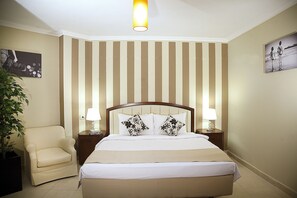 Combined shower/bathtub, free toiletries, hair dryer, bathrobes