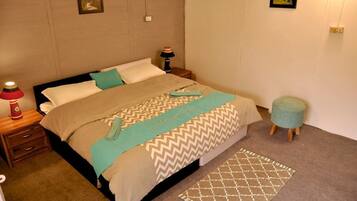 Casa rural bàsica, 1 llit doble, vistes al turó | Planxa i posts de planxar, llits addicionals i wifi gratuïta