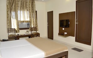 Royal Double Room Single Use, Non Smoking, City View | Premium bedding, rollaway beds - Hotel Raghav Palace (Jaipur)