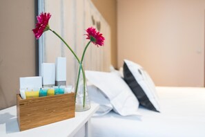 Soundproofing, free cribs/infant beds, free WiFi, bed sheets - 7 Kale Bed and Breakfast (Bilbao)