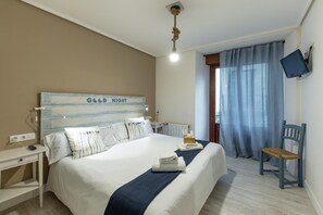 Soundproofing, free cribs/infant beds, free WiFi, bed sheets - 7 Kale Bed and Breakfast (Bilbao)
