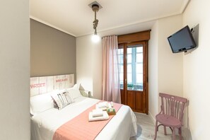 Soundproofing, free cribs/infant beds, free WiFi, bed sheets - 7 Kale Bed and Breakfast (Bilbao)