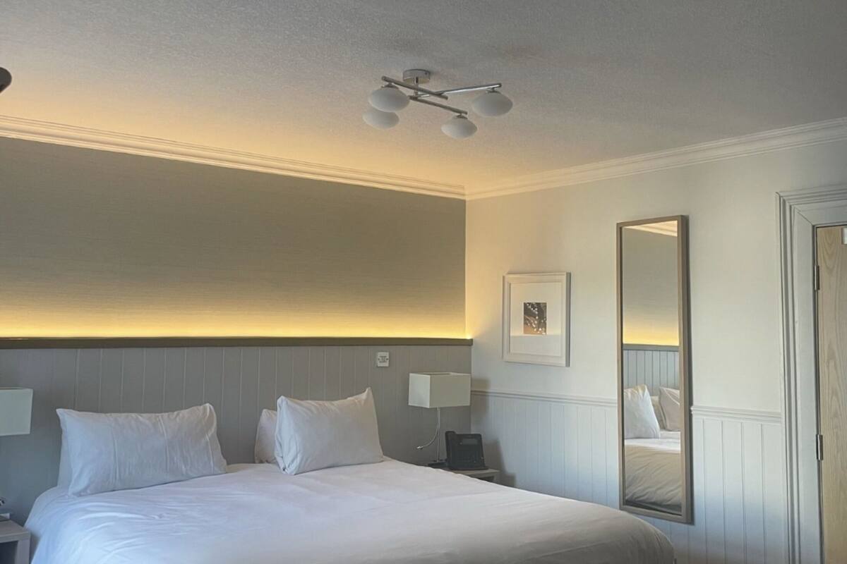 standard double or twin room | 1 bedroom, desk, free wifi, bed sheets