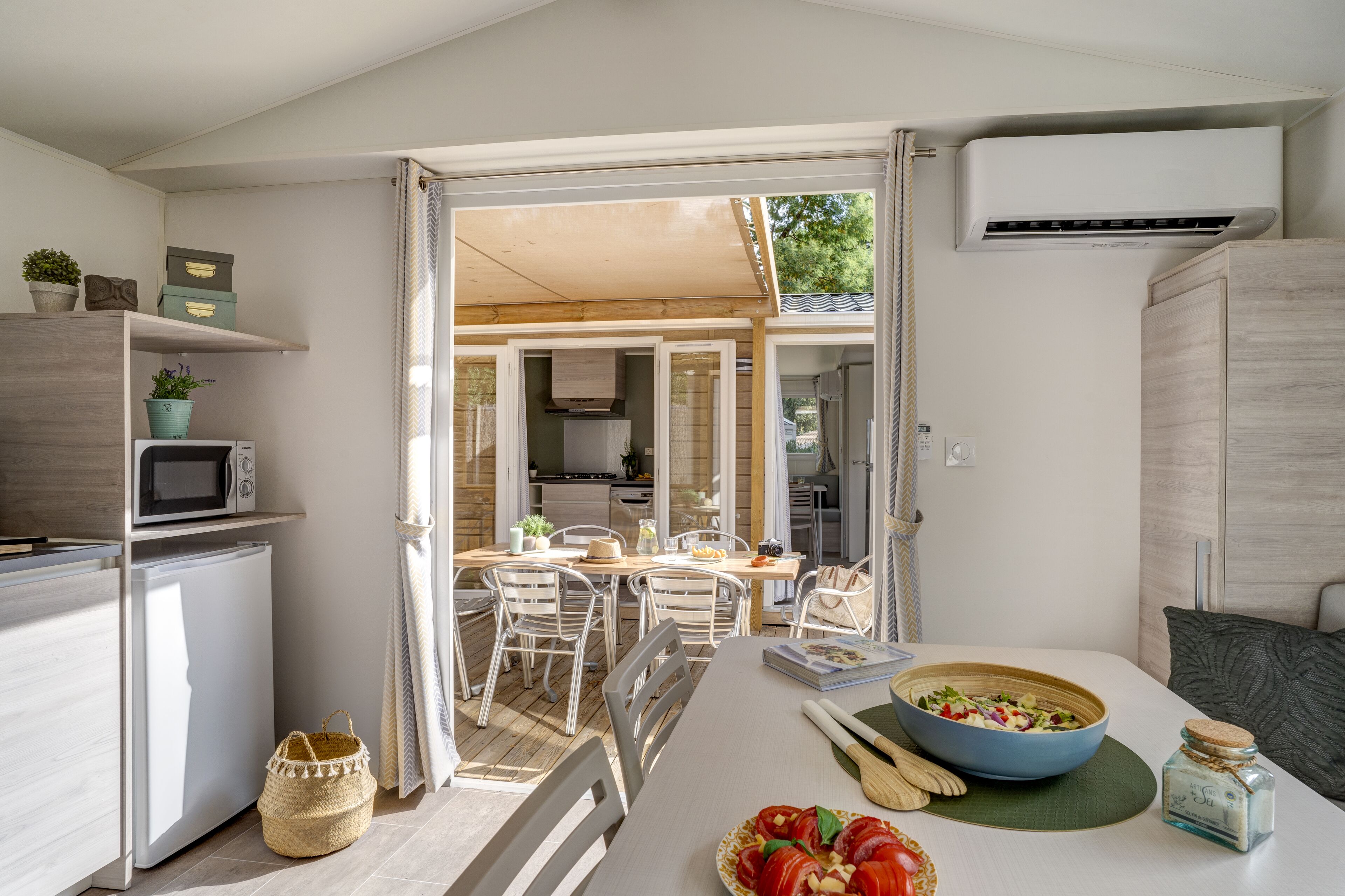 Mobil-Home Confort Duo 6p | Living area | 1-inch flat-screen TV with satellite channels, TV, ping pong