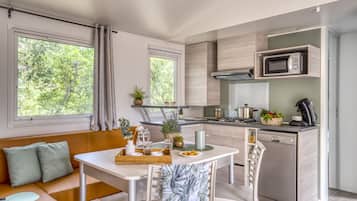 Mobil-Home Charme 3ch | Eigene Küche | Großer Kühlschrank, Mikrowelle, Ofen, Herdplatte